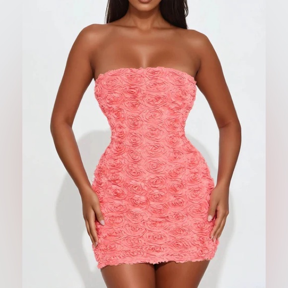 Dresses & Skirts - Strapless Rose Dress